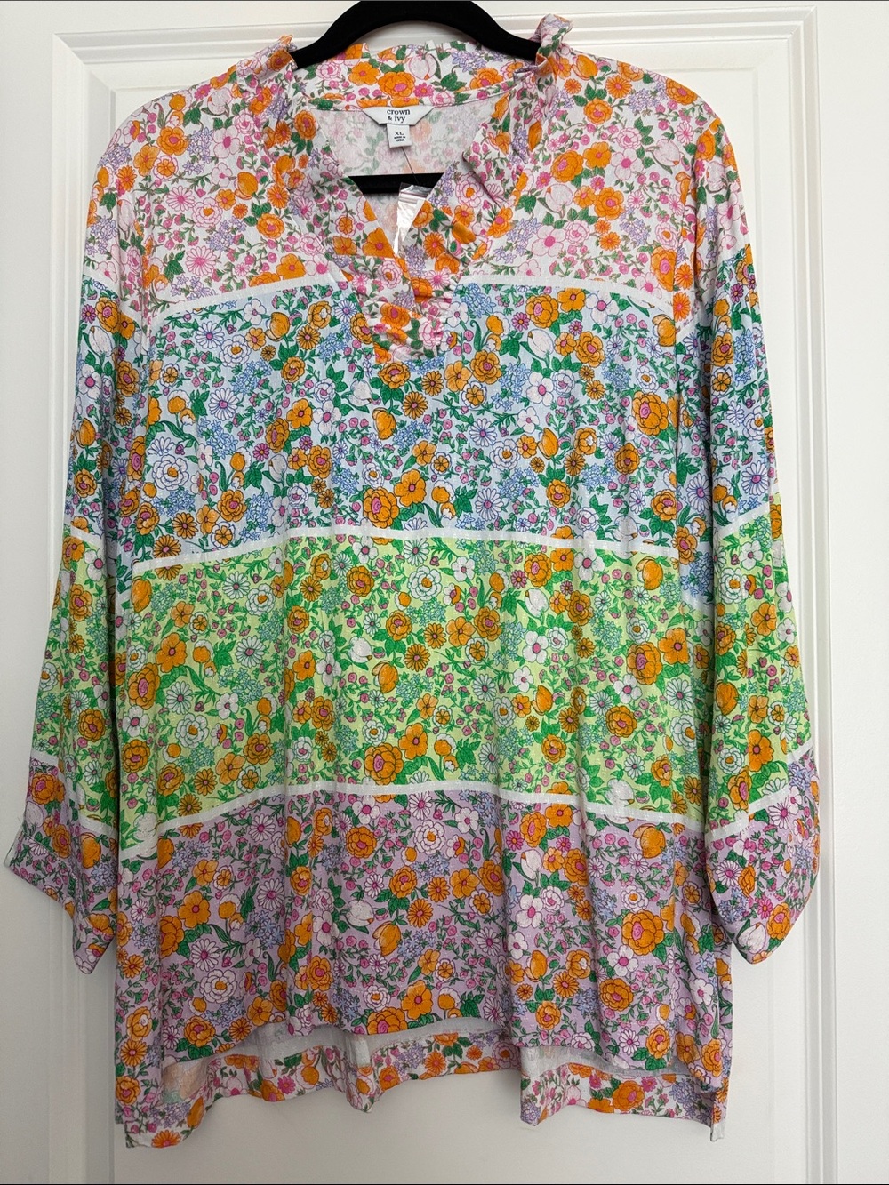 NWT crown & ivy Multicolor Floral V-Neck Tunic